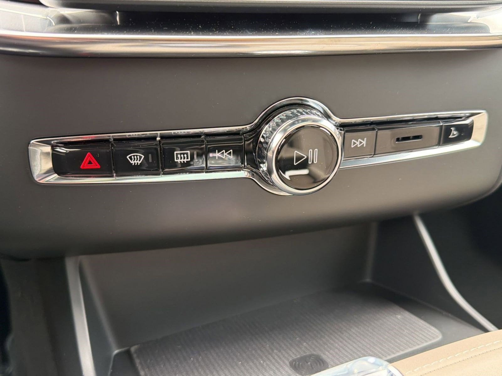 2026 Volvo XC90 Plus - Photo 18