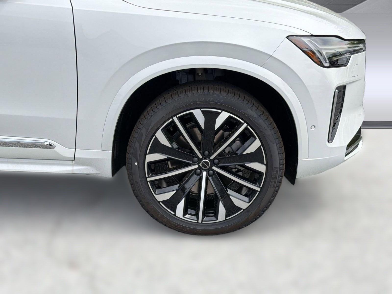 2026 Volvo XC90 Plus - Photo 11