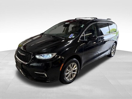 2023 Chrysler Pacifica Touring L Van Passenger Van