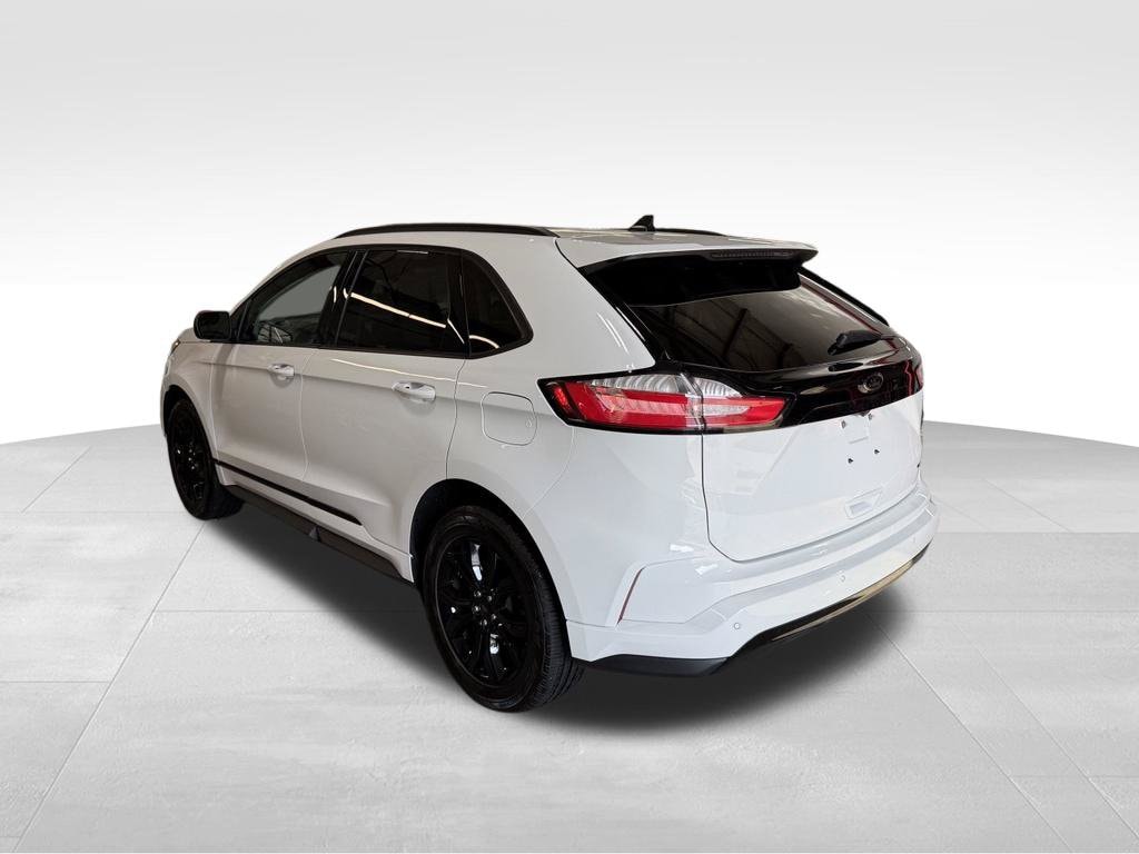 Used 2024 Ford Edge SE SUV