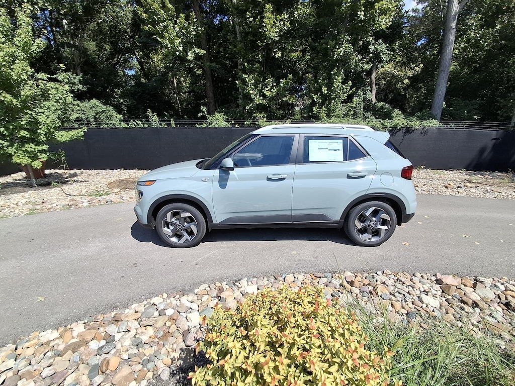 New 2026 Hyundai Venue SEL SEL Crossover