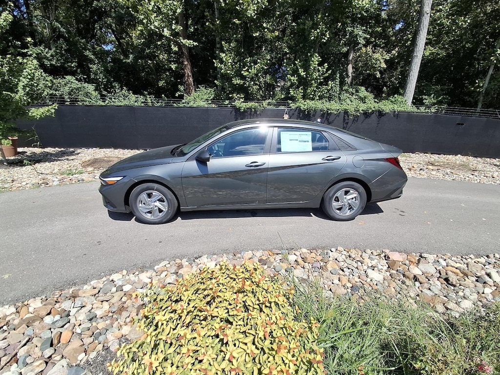 New 2026 Hyundai Elantra SE Sedan