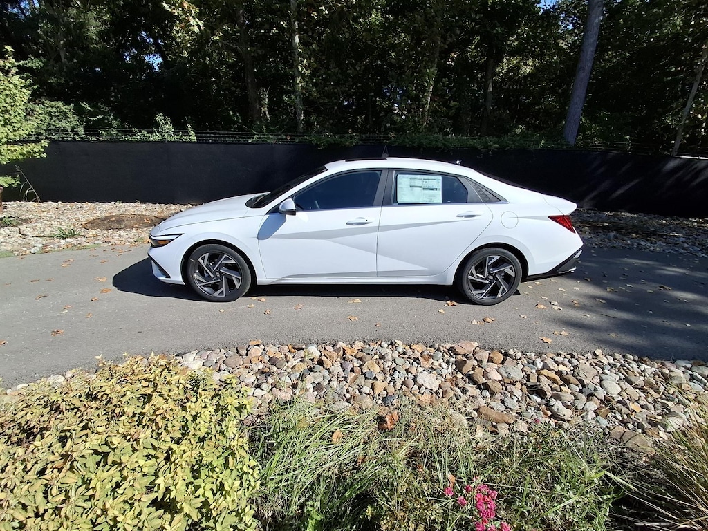 New 2026 Hyundai Elantra Limited Sedan