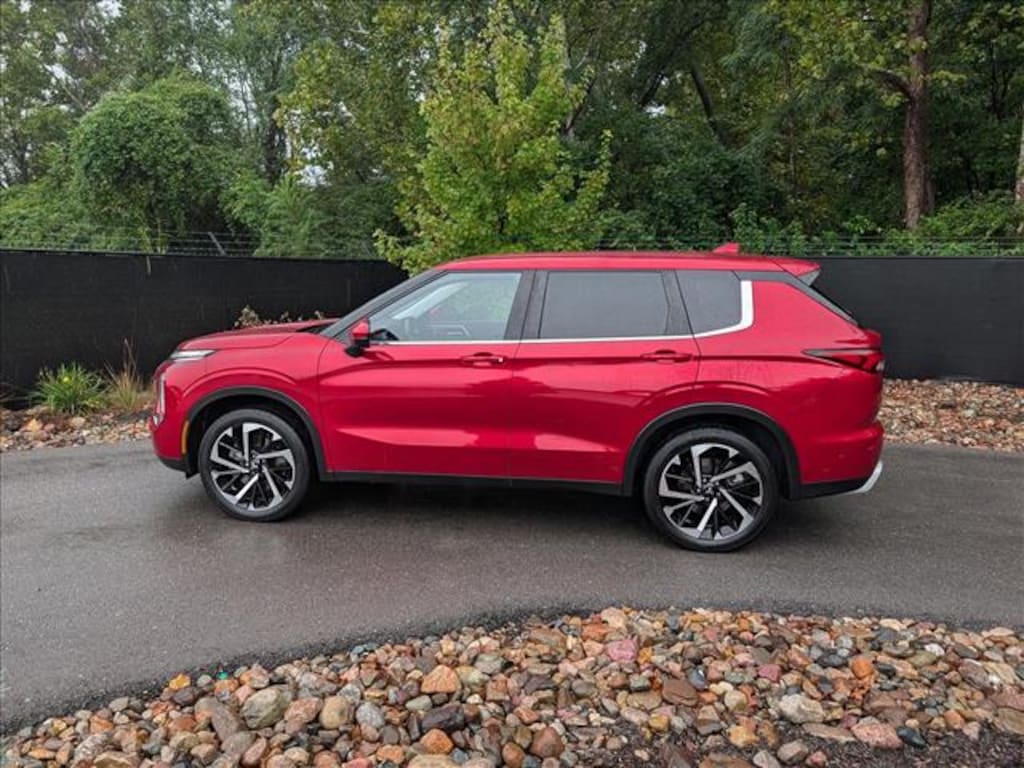 Used 2023 Mitsubishi Outlander SE SUV