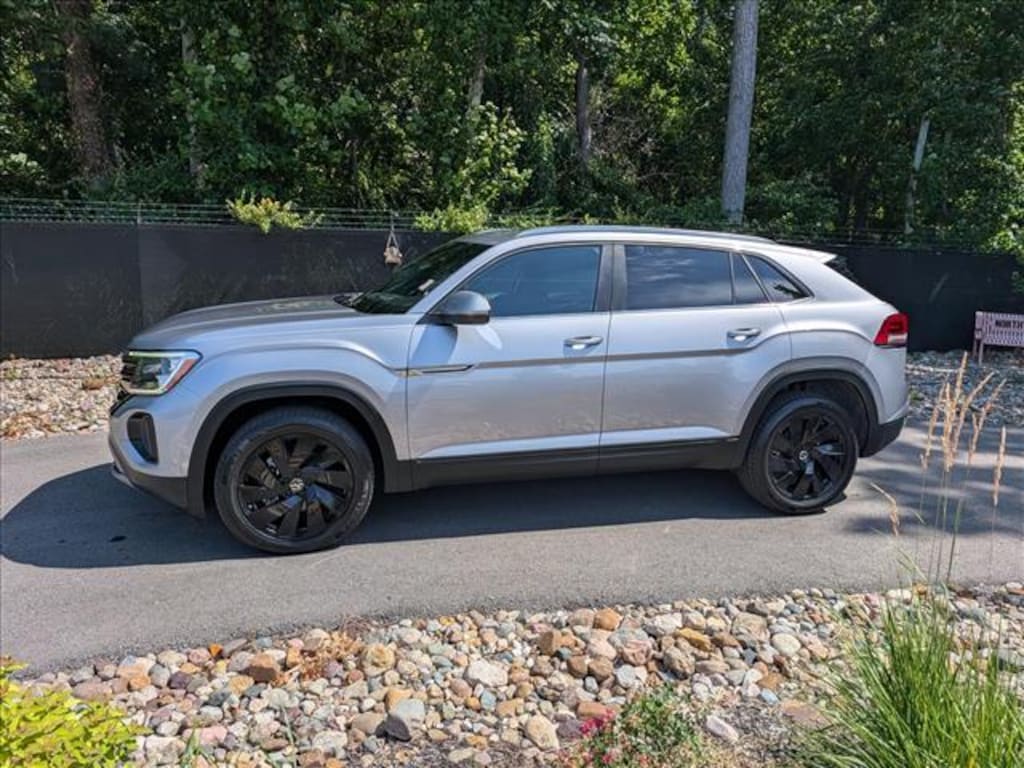 Certified 2024 Volkswagen Atlas Cross Sport 2.0T SE w/Technology SUV