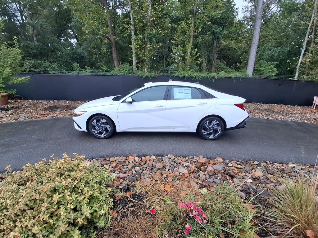 New 2026 Hyundai Elantra Limited Sedan