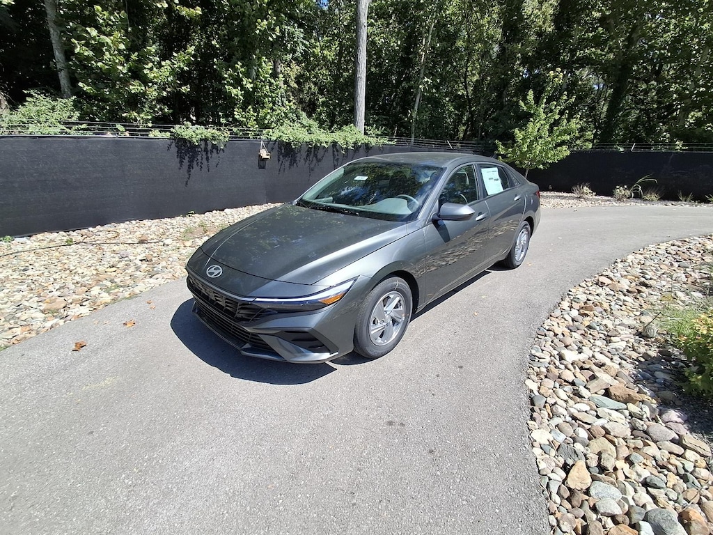 New 2026 Hyundai Elantra SE Sedan
