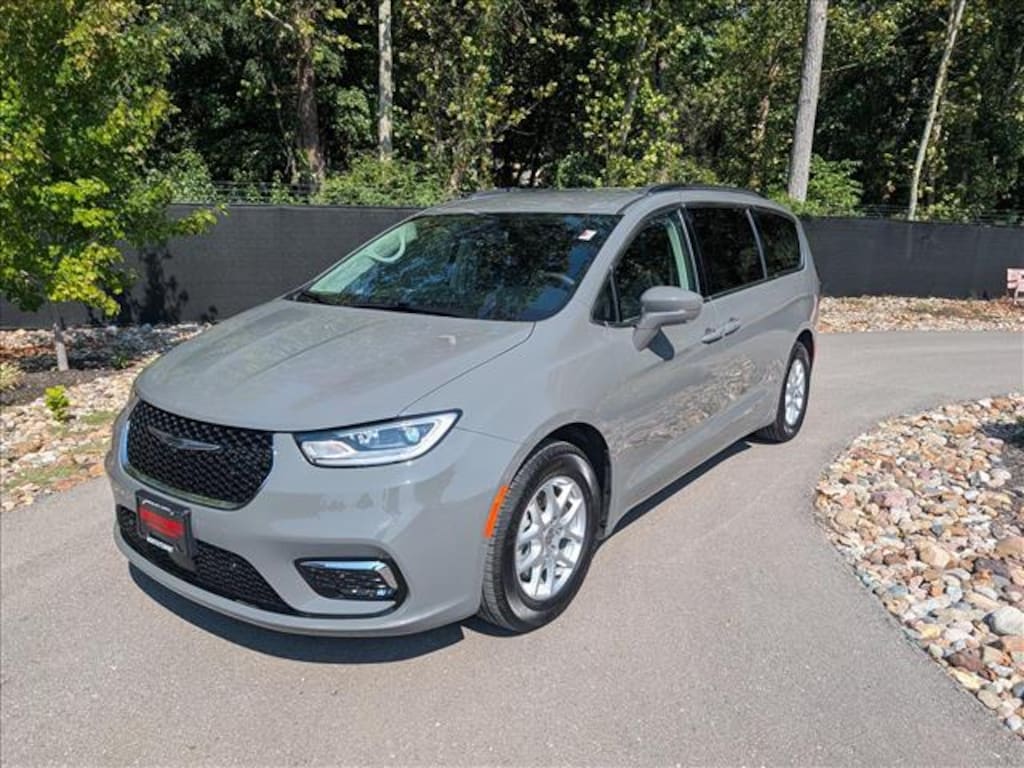 Used 2022 Chrysler Pacifica Touring L Van Passenger Van