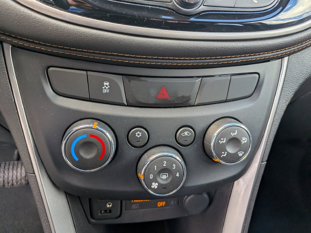 2019 Chevrolet Trax LS - Photo 17