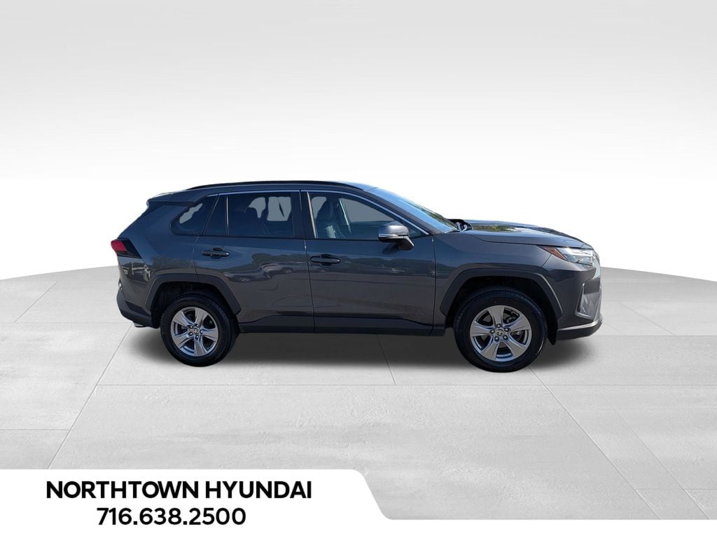 2025 Toyota RAV4 XLE - Photo 15