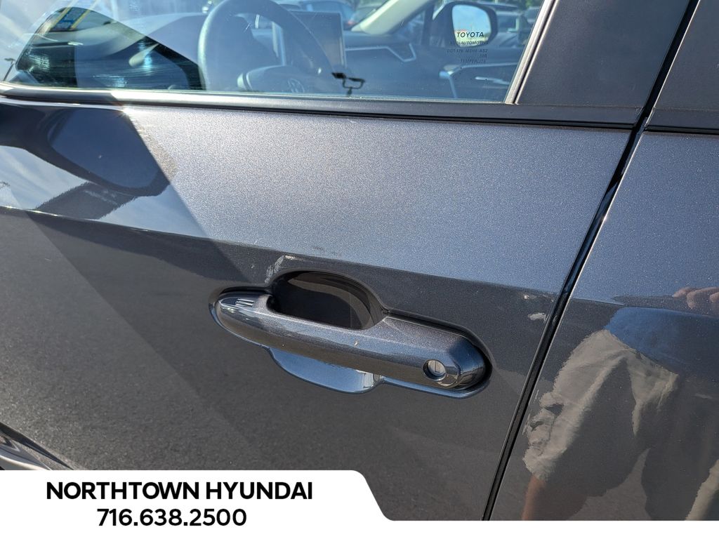 2025 Toyota RAV4 XLE - Photo 36