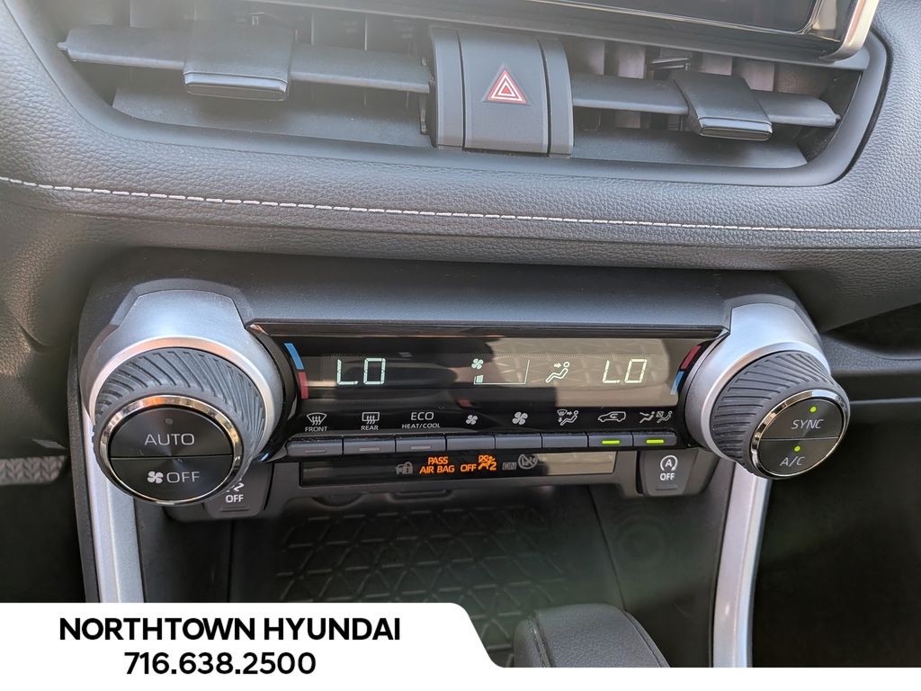2025 Toyota RAV4 XLE - Photo 21