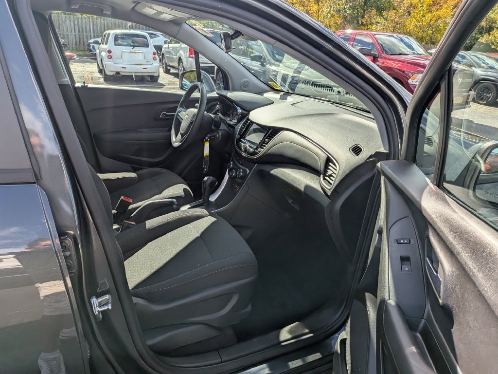2019 Chevrolet Trax LS - Photo 32