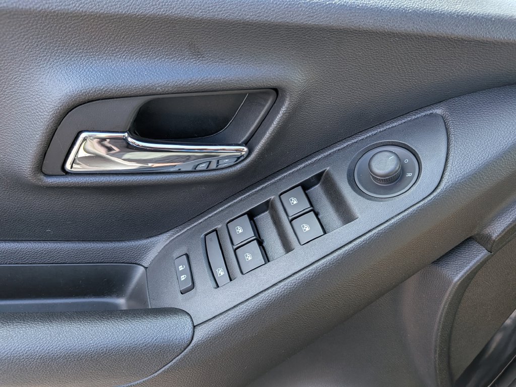 2019 Chevrolet Trax LS - Photo 27