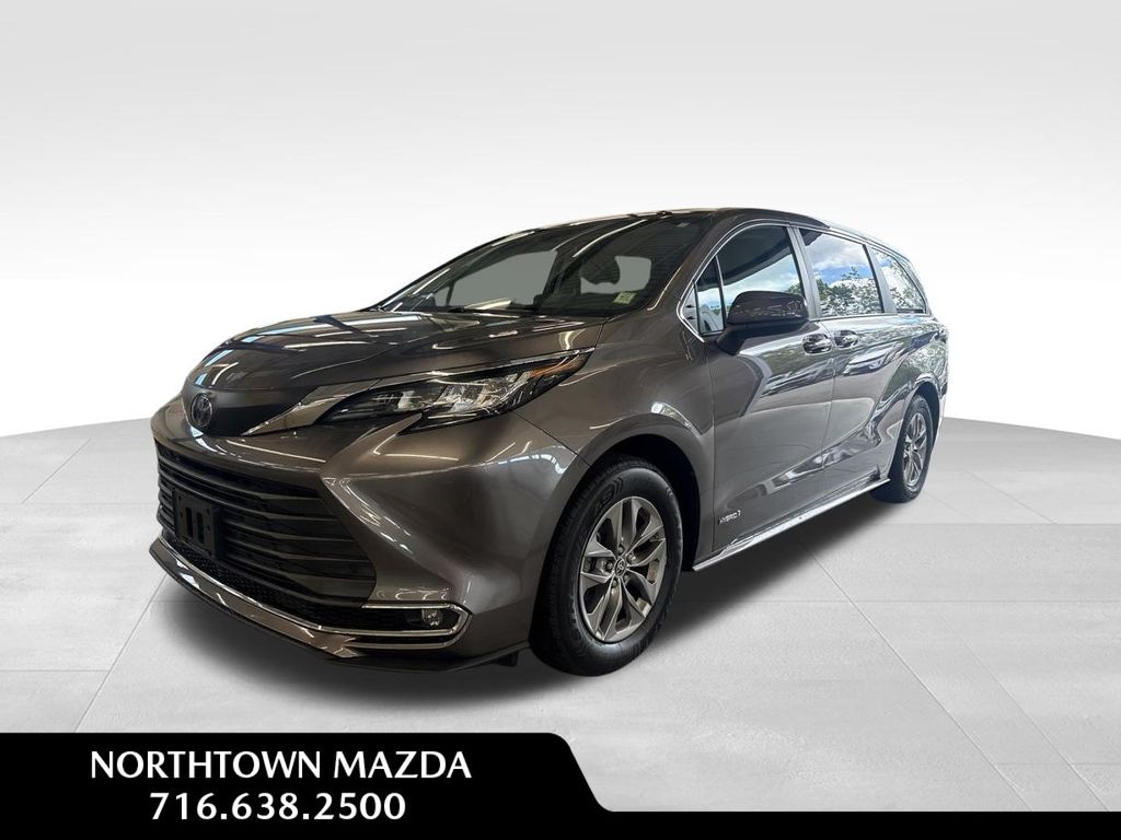 Used 2021 Toyota Sienna XLE Van