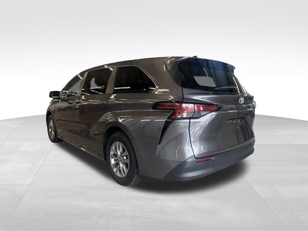 Used 2021 Toyota Sienna XLE Van