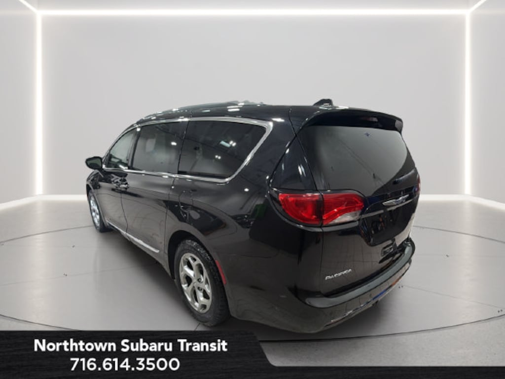 Used 2018 Chrysler Pacifica Touring L Minivan/Van