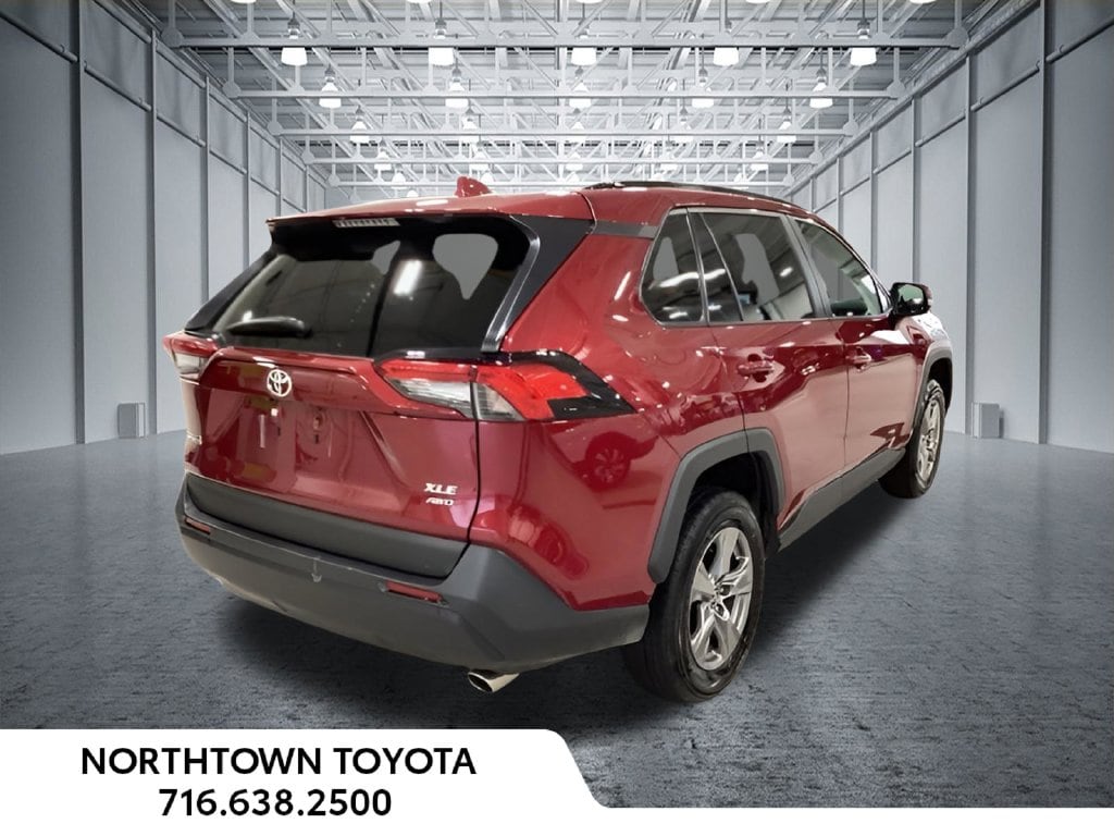 2025 Toyota RAV4 XLE - Photo 27