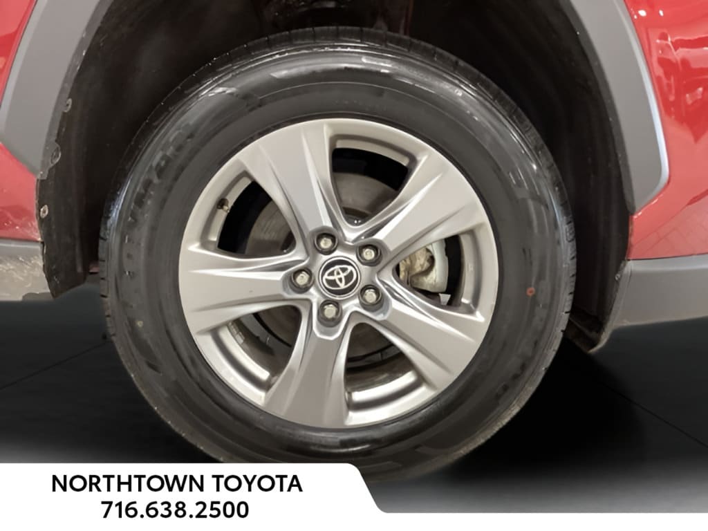 2025 Toyota RAV4 XLE - Photo 24