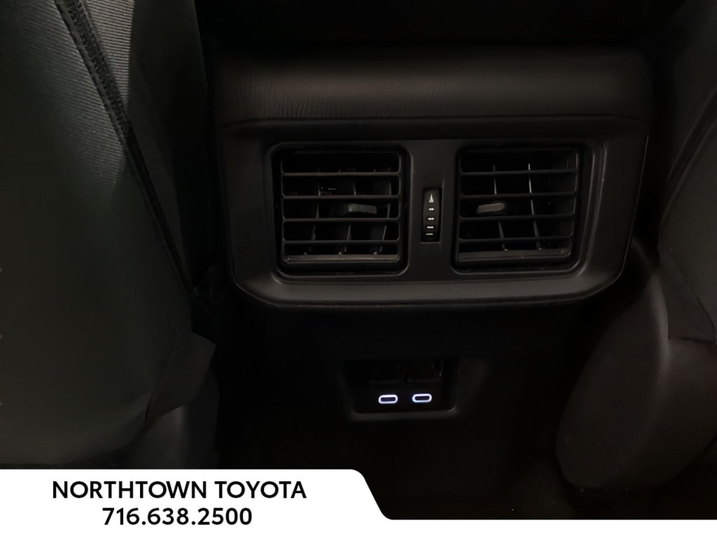 2025 Toyota RAV4 XLE - Photo 14
