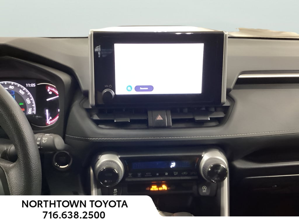 2025 Toyota RAV4 XLE - Photo 9