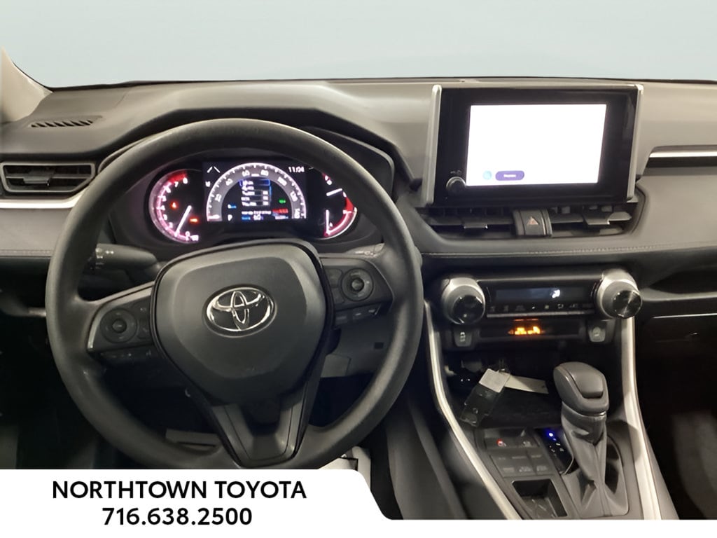2025 Toyota RAV4 XLE - Photo 6