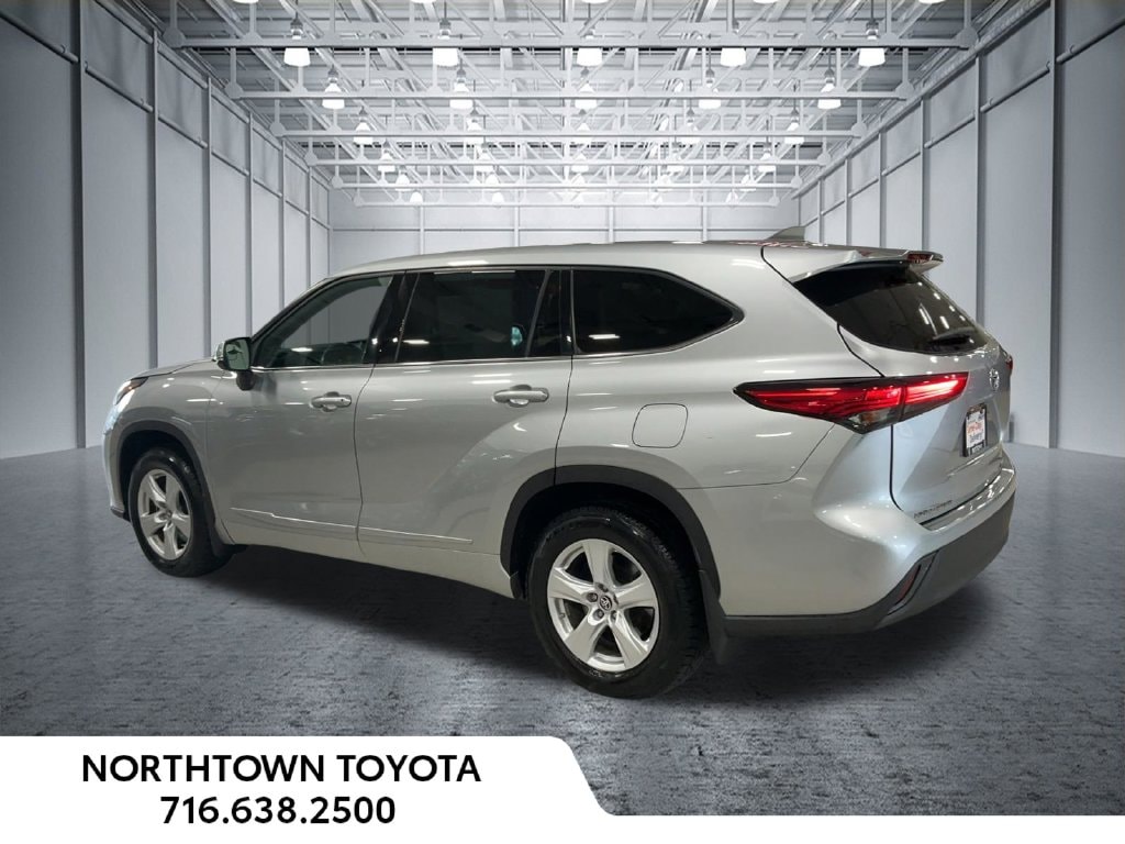 Used 2020 Toyota Highlander LE SUV