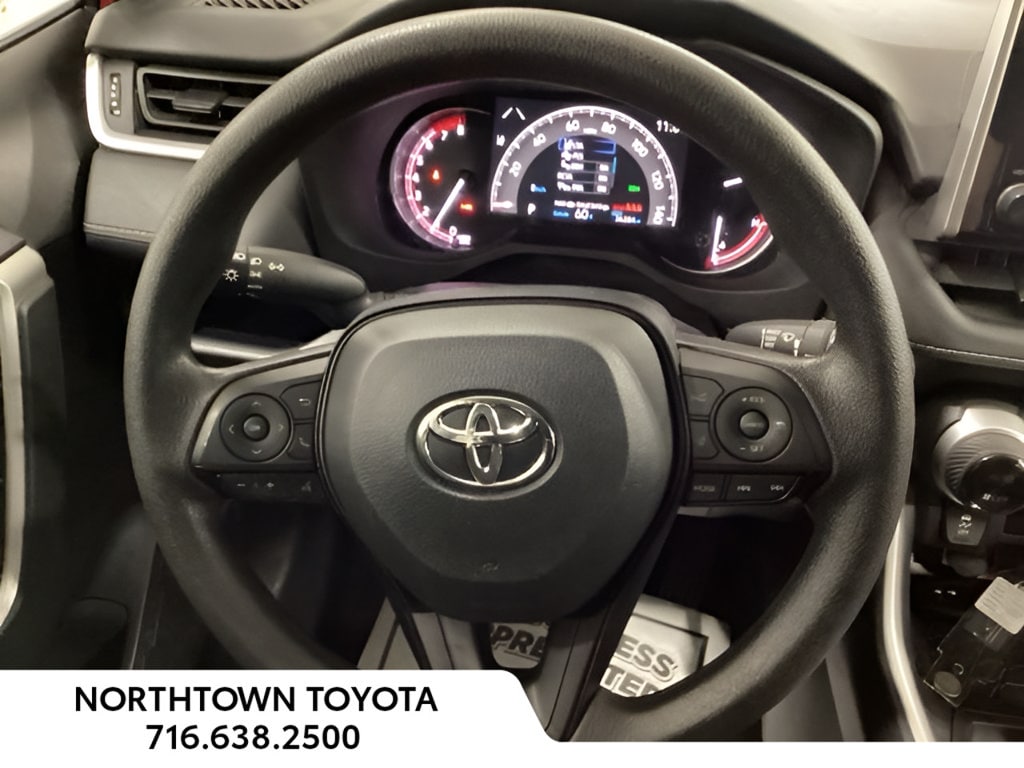 2025 Toyota RAV4 XLE - Photo 7