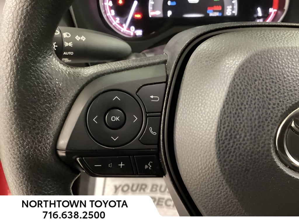 2025 Toyota RAV4 XLE - Photo 20