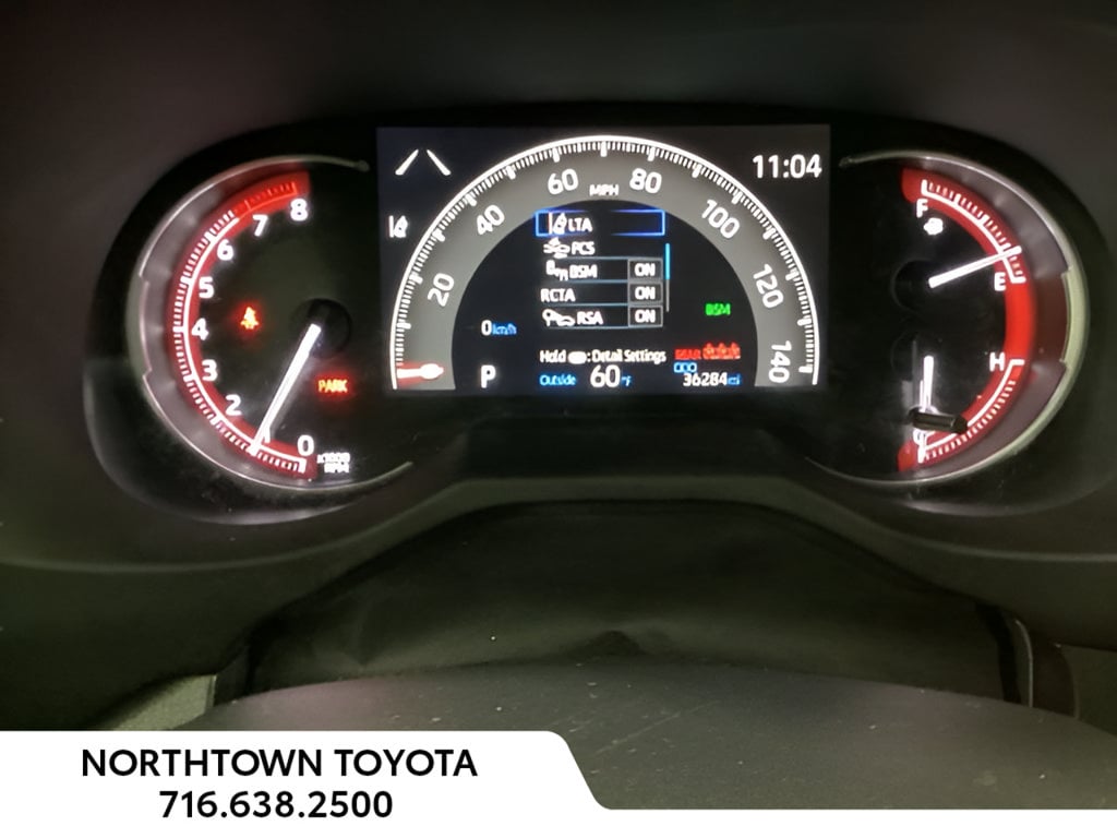 2025 Toyota RAV4 XLE - Photo 8
