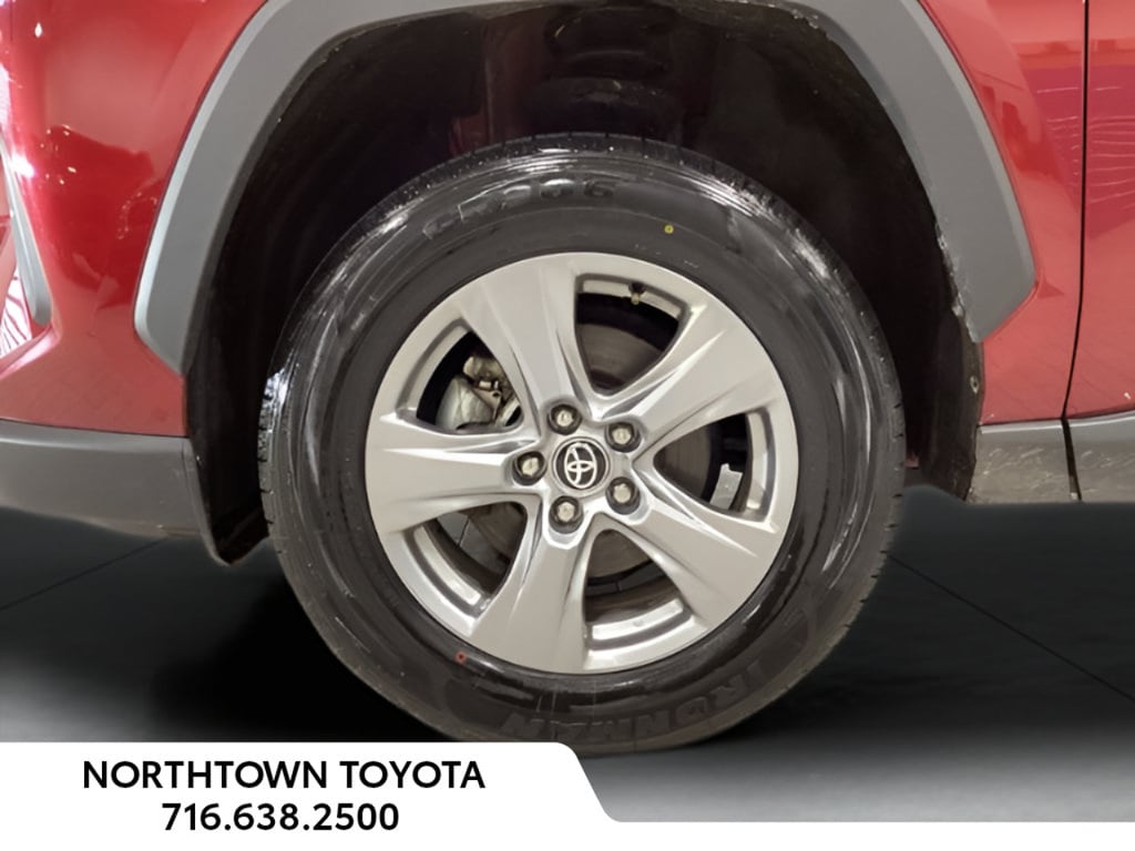 2025 Toyota RAV4 XLE - Photo 22