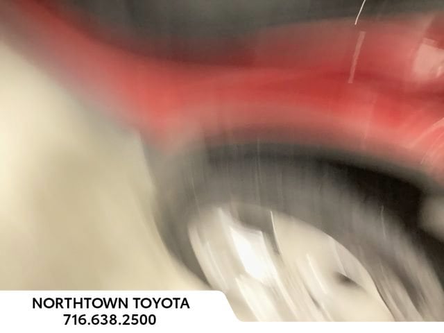 2025 Toyota RAV4 XLE - Photo 13