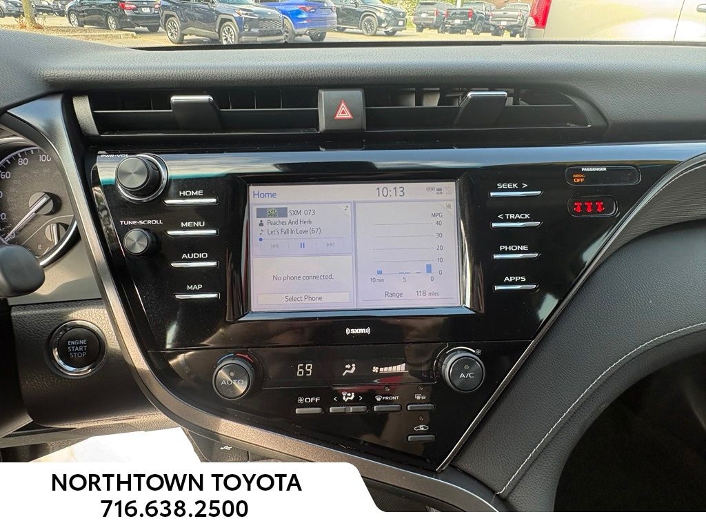 Used 2020 Toyota Camry SE Sedan