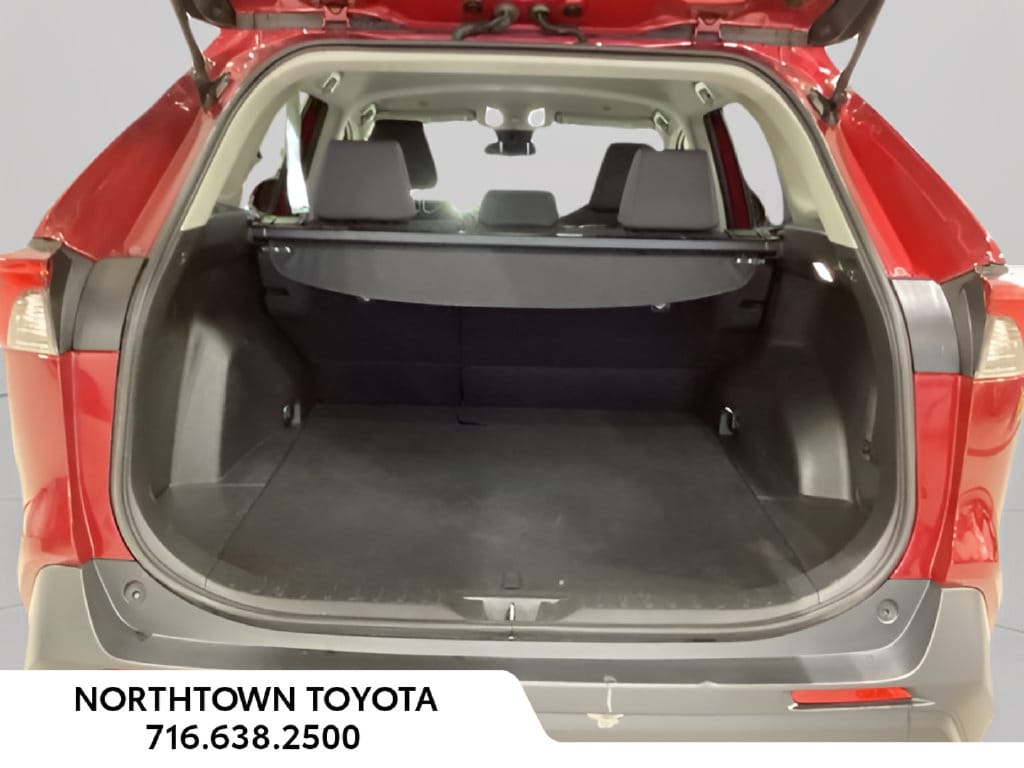 2025 Toyota RAV4 XLE - Photo 15