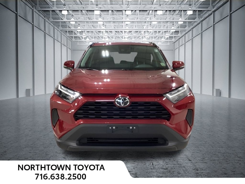2025 Toyota RAV4 XLE - Photo 5