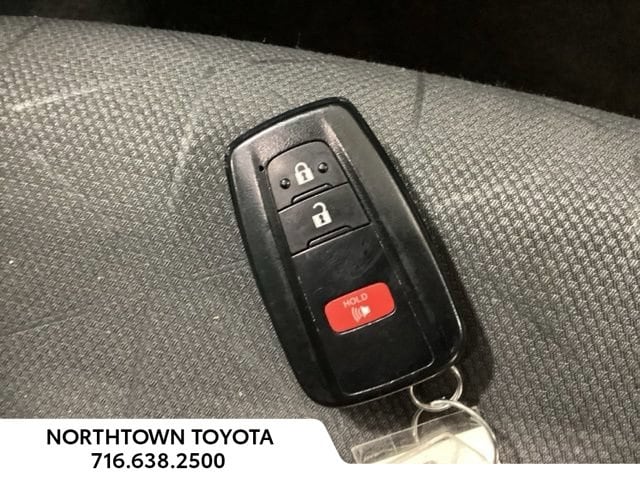 2025 Toyota RAV4 XLE - Photo 26