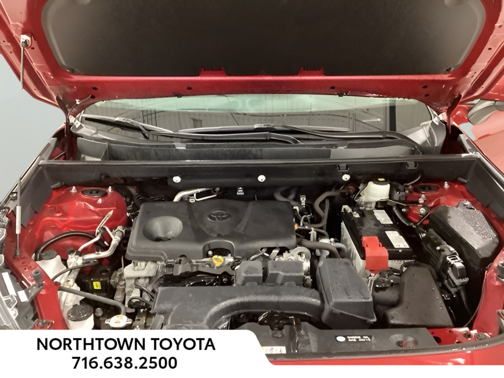 2025 Toyota RAV4 XLE - Photo 17