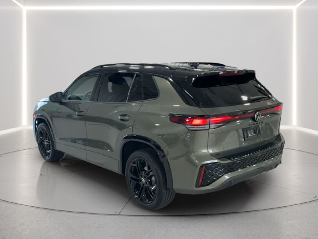 New 2026 Volkswagen Tiguan SE R-Line Black SUV