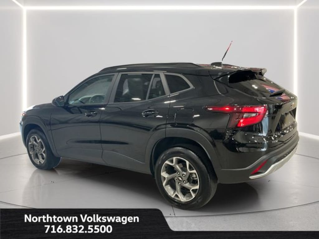 Used 2025 Chevrolet Trax LT SUV
