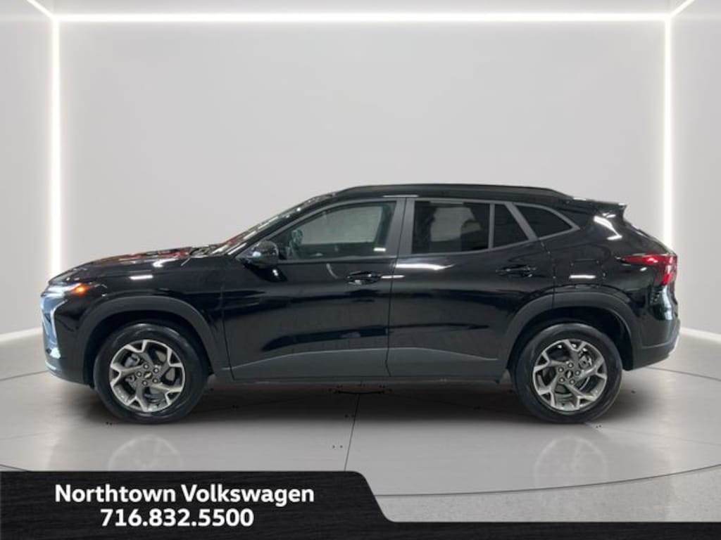 Used 2025 Chevrolet Trax LT SUV