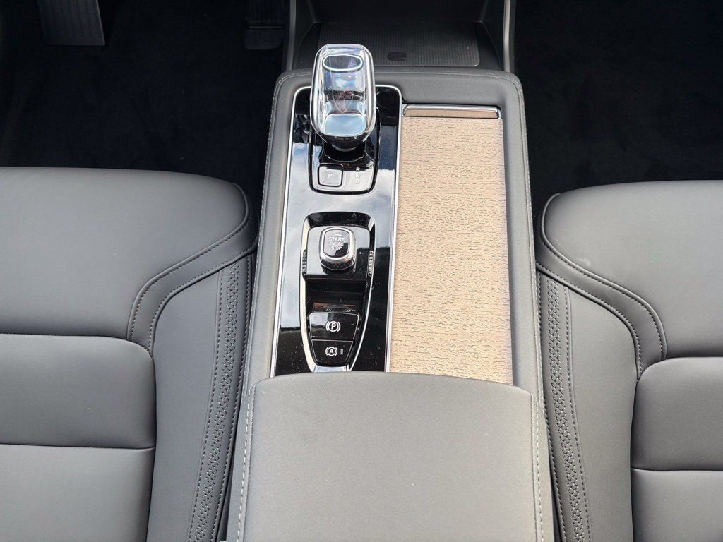 2026 Volvo XC90 Plus - Photo 13