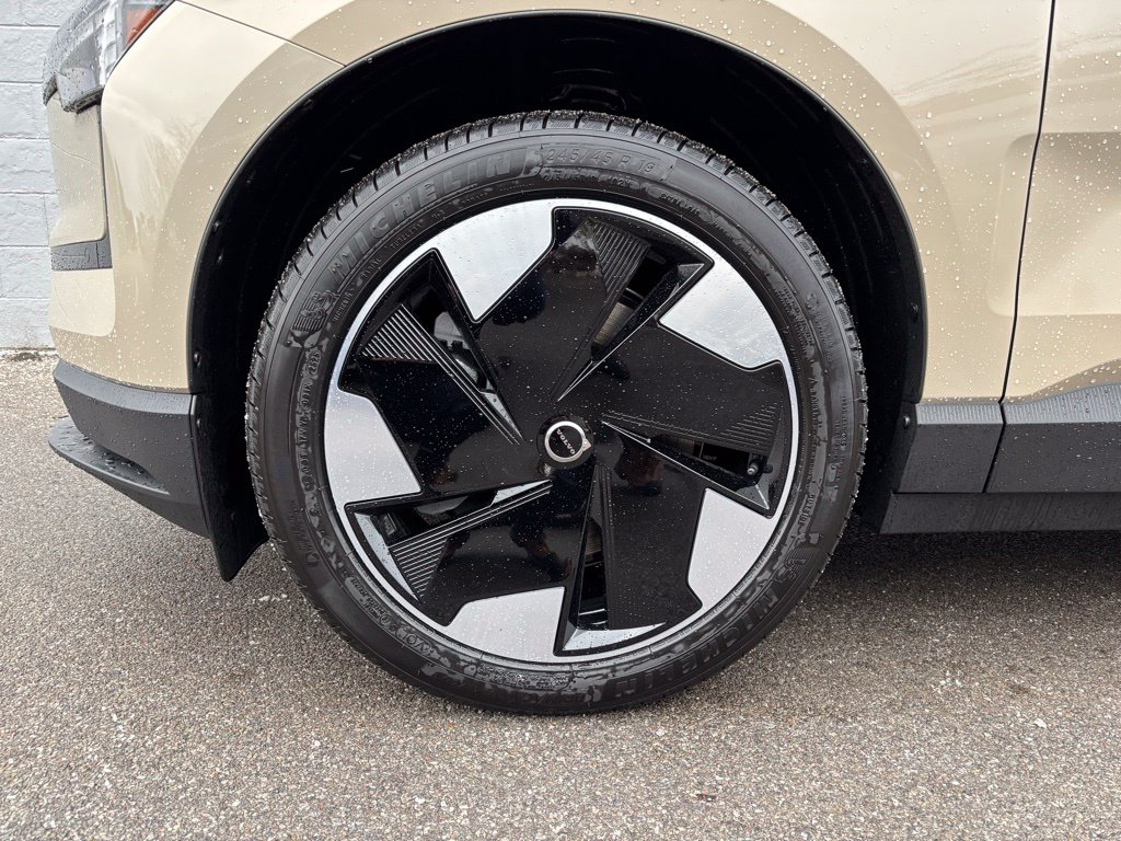 2026 Volvo EX30 Plus - Photo 9