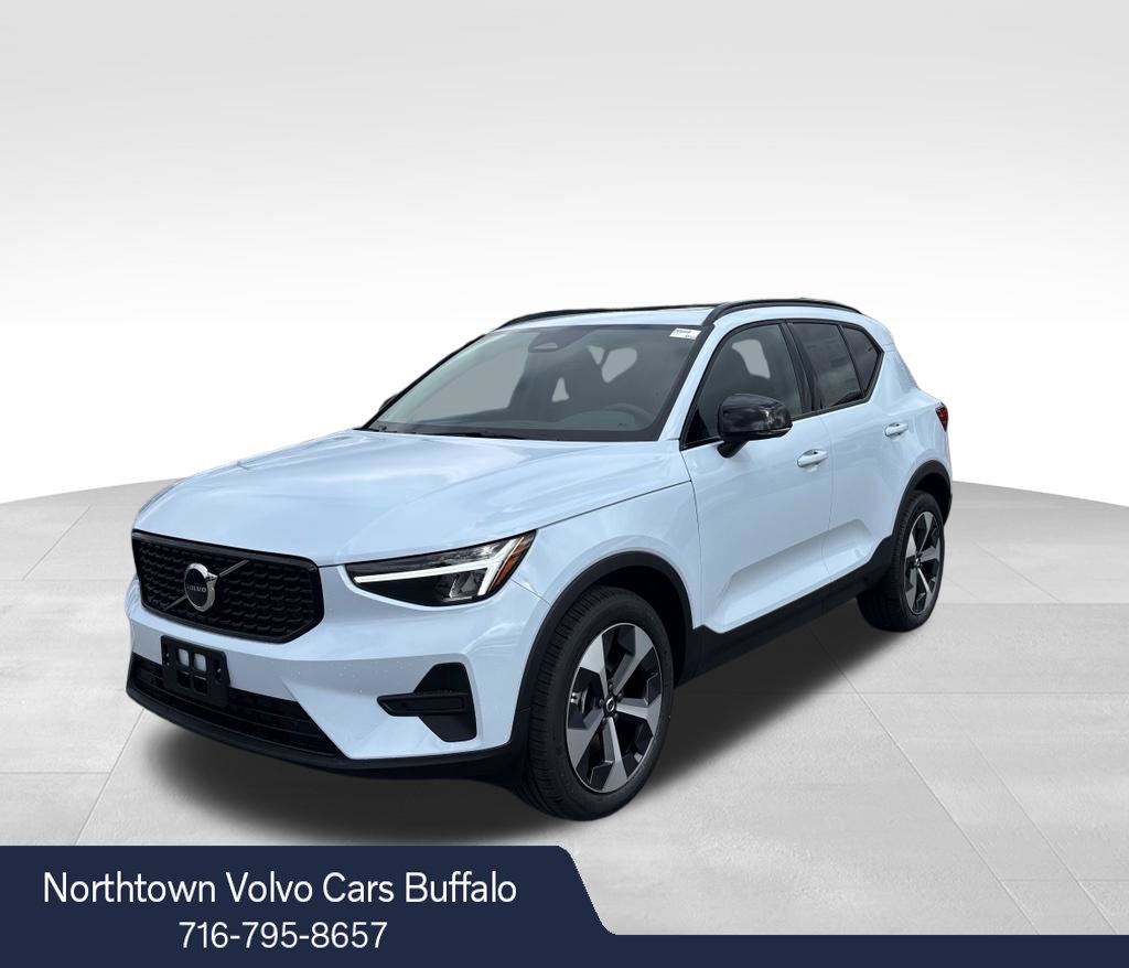 New 2026 Volvo XC40 B5 Core SUV