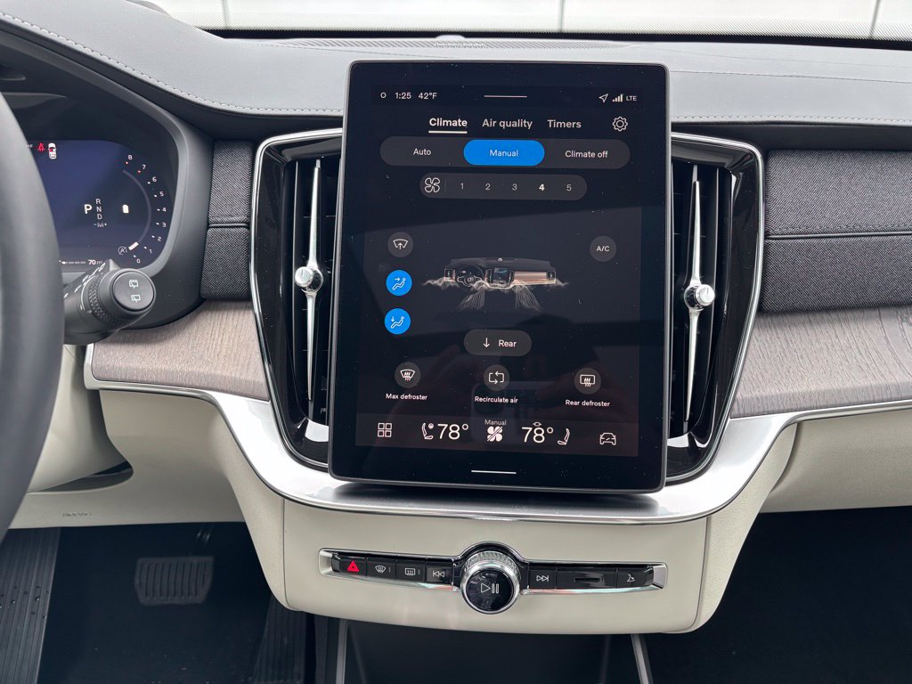 2026 Volvo XC90 Ultra - Photo 14