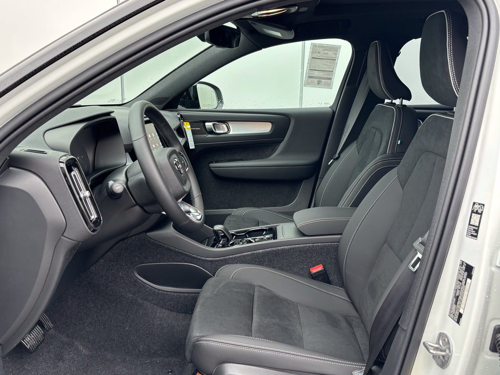 2026 Volvo XC40 Ultra Black Edition - Photo 15