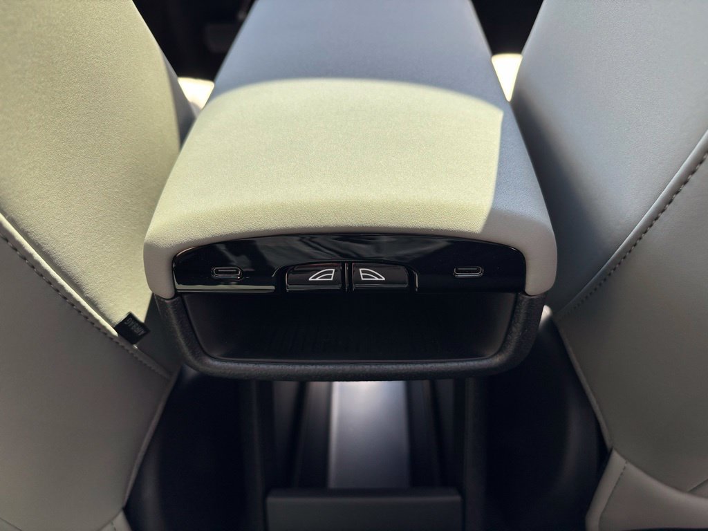 2026 Volvo EX30 Plus - Photo 17