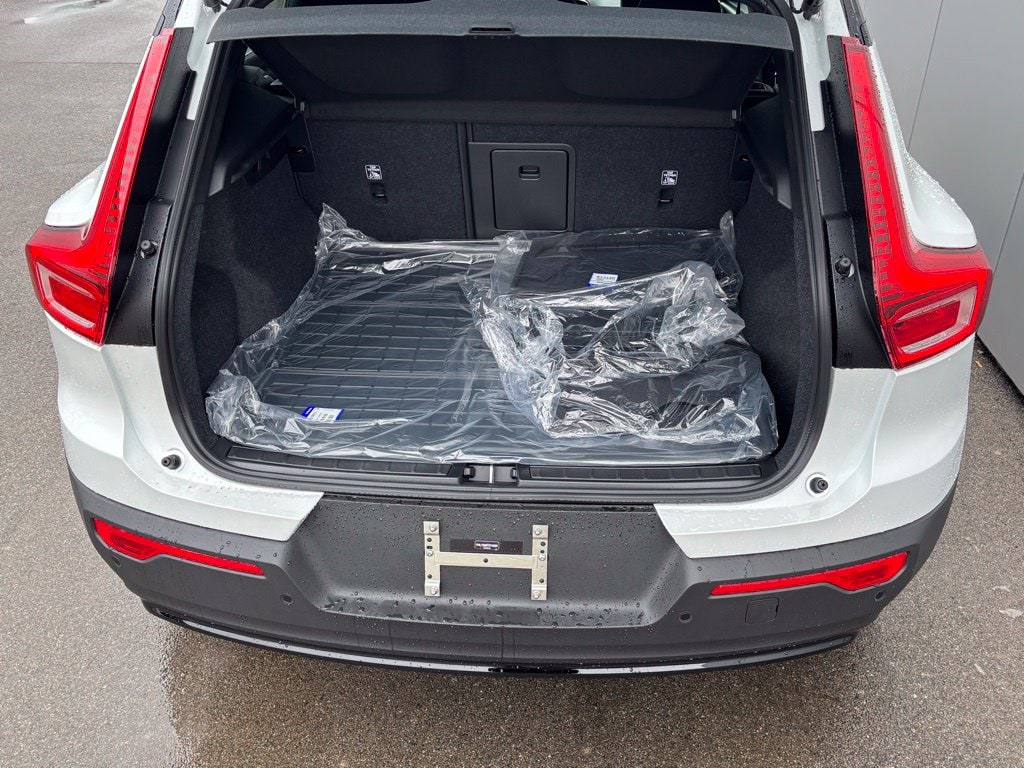 2026 Volvo XC40 Ultra Black Edition - Photo 17