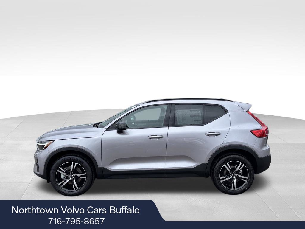 New 2026 Volvo XC40 B5 Core SUV