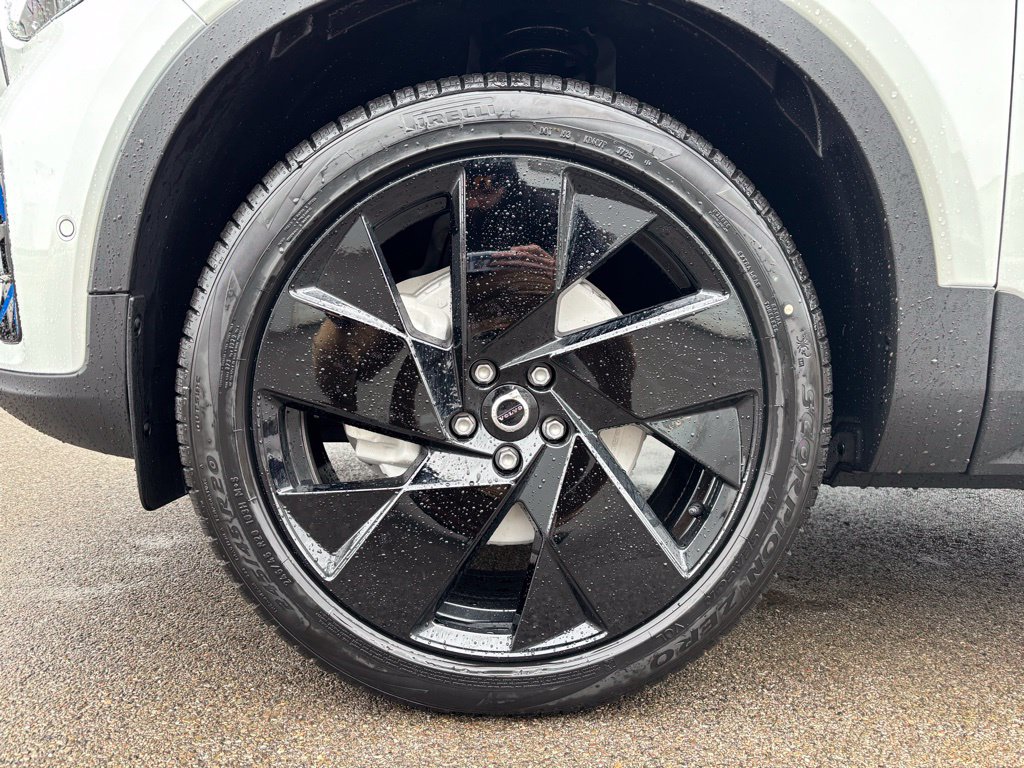 2026 Volvo XC40 Ultra Black Edition - Photo 9