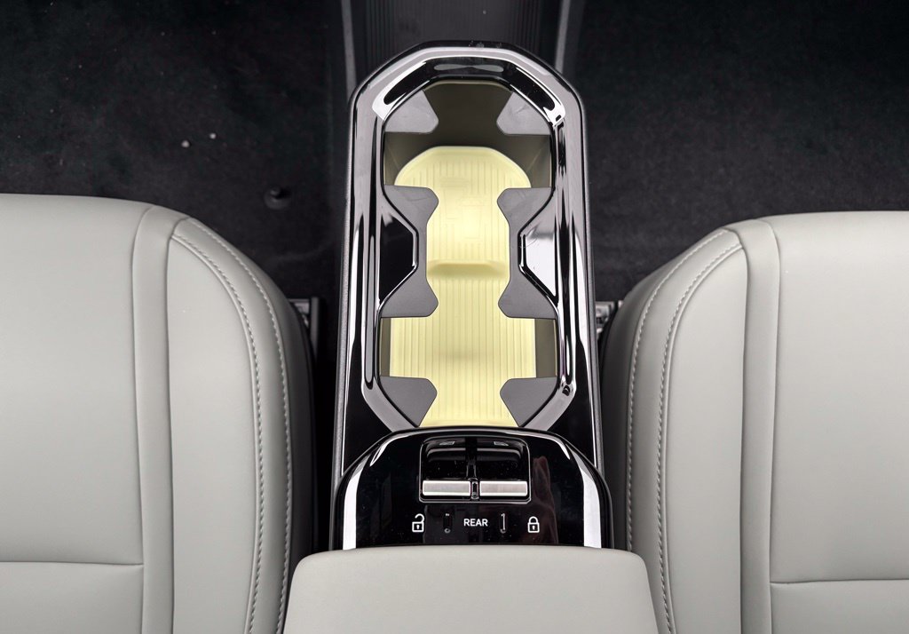2026 Volvo EX30 Plus - Photo 13